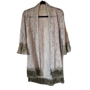Gimmicks by BKE Lace Kimono in Cream and Olive